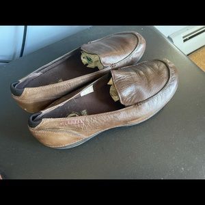 Merrill women’s brown leather loafers